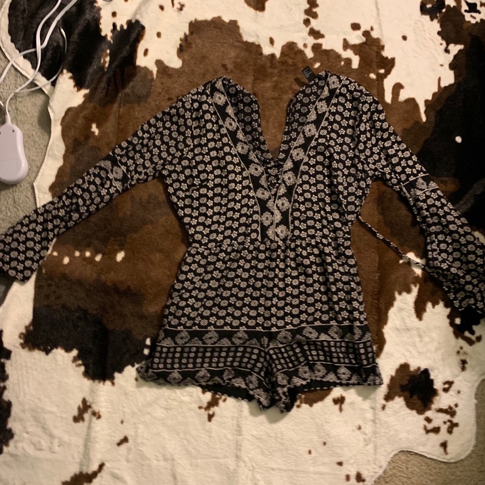 Super cute printed romper size small